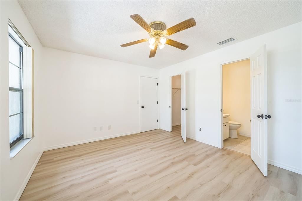 Activo con contrato: $215,900 (3 camas, 2 baños, 1092 Pies cuadrados)