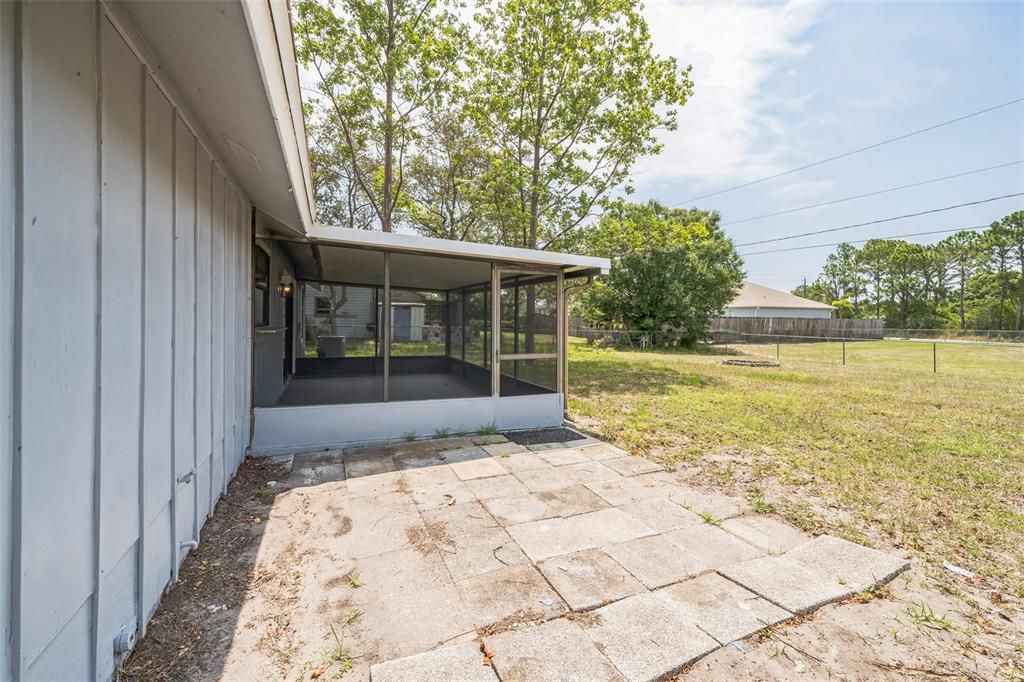 Activo con contrato: $215,900 (3 camas, 2 baños, 1092 Pies cuadrados)