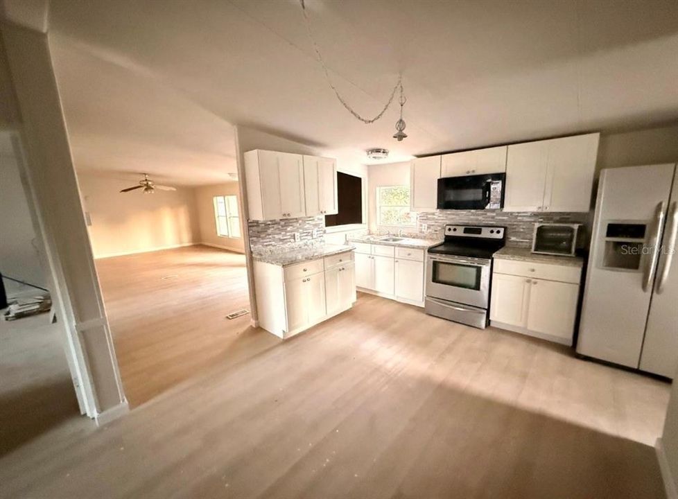 На продажу: $99,000 (3 спален, 2 ванн, 1700 Квадратных фут)
