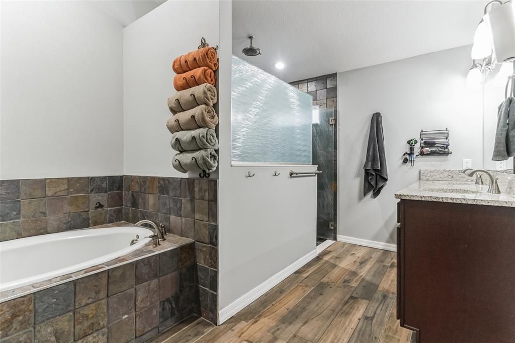 For Sale: $699,999 (3 beds, 2 baths, 1728 Square Feet)