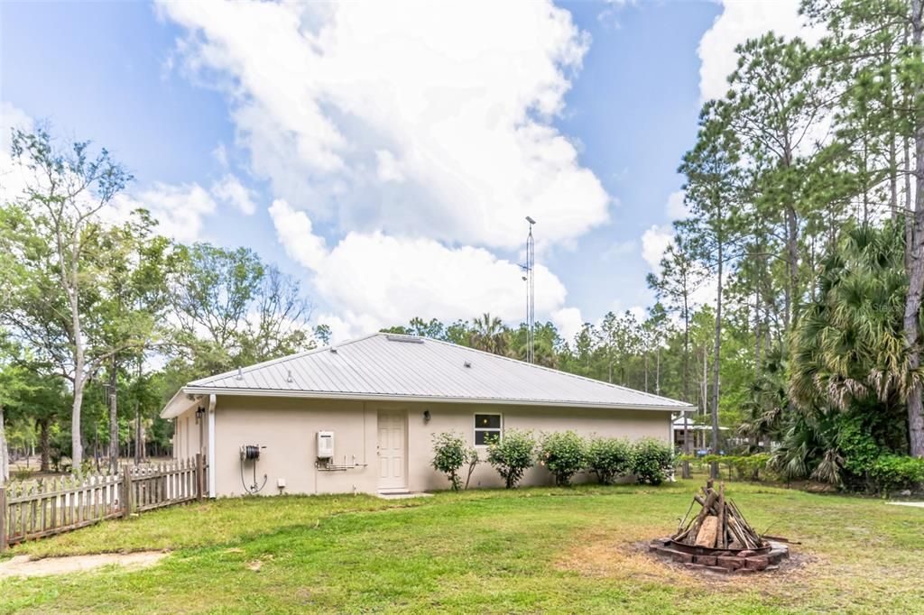 For Sale: $699,999 (3 beds, 2 baths, 1728 Square Feet)