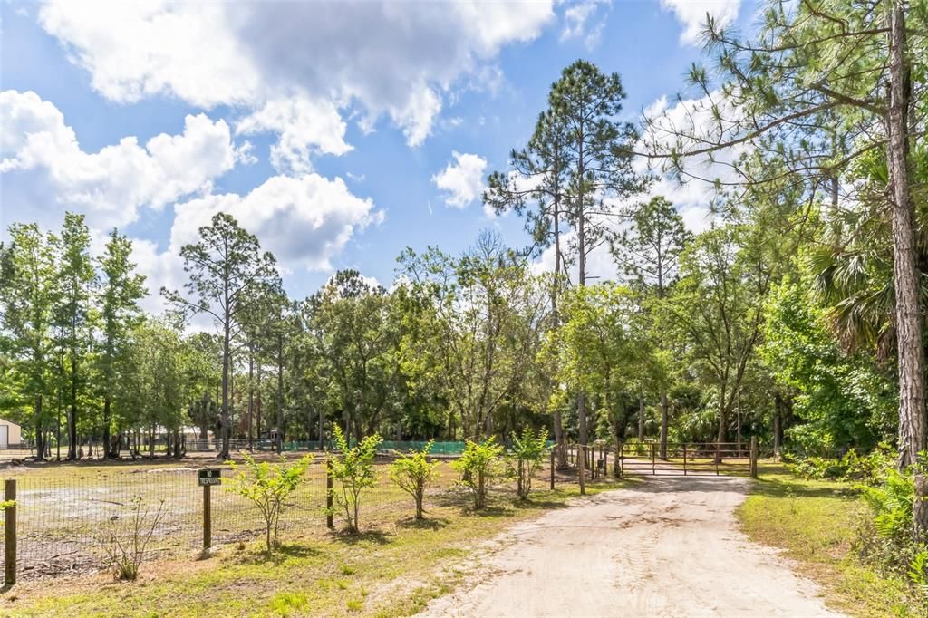For Sale: $699,999 (3 beds, 2 baths, 1728 Square Feet)