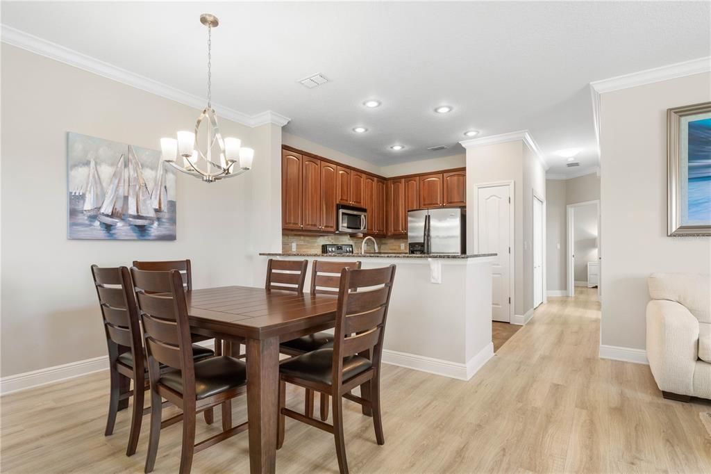For Sale: $299,000 (2 beds, 2 baths, 1065 Square Feet)