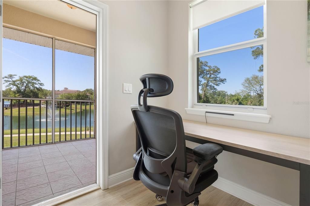 For Sale: $299,000 (2 beds, 2 baths, 1065 Square Feet)