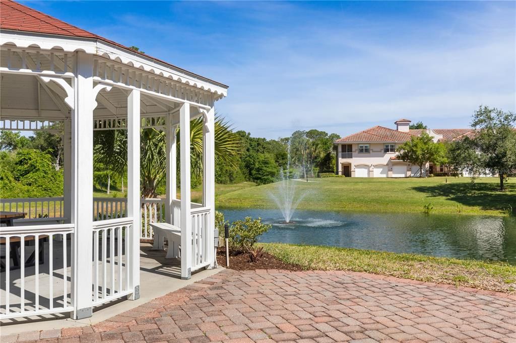 For Sale: $299,000 (2 beds, 2 baths, 1065 Square Feet)