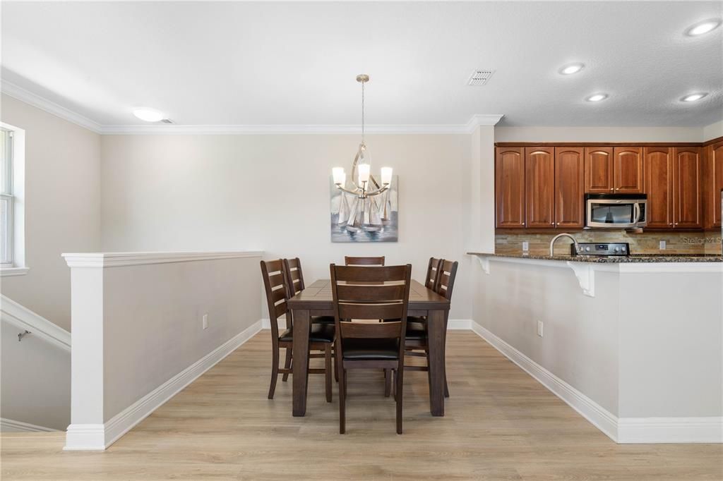 For Sale: $299,000 (2 beds, 2 baths, 1065 Square Feet)