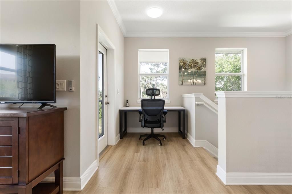 For Sale: $299,000 (2 beds, 2 baths, 1065 Square Feet)