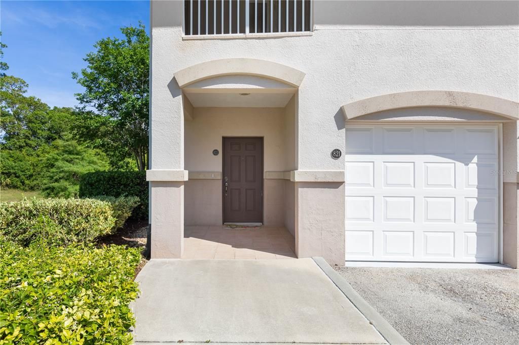 For Sale: $299,000 (2 beds, 2 baths, 1065 Square Feet)