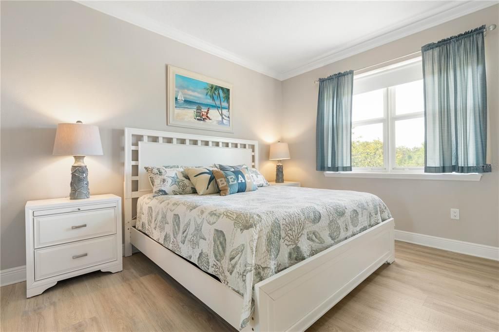 For Sale: $299,000 (2 beds, 2 baths, 1065 Square Feet)