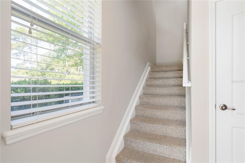For Sale: $299,000 (2 beds, 2 baths, 1065 Square Feet)