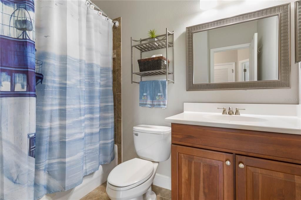 For Sale: $299,000 (2 beds, 2 baths, 1065 Square Feet)