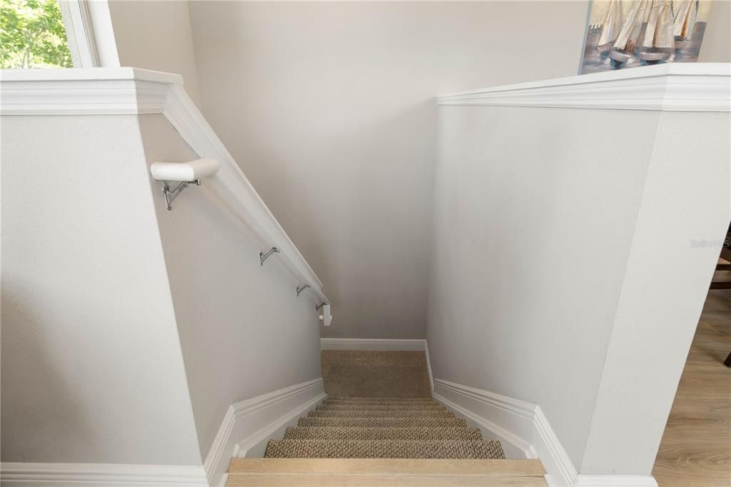 For Sale: $299,000 (2 beds, 2 baths, 1065 Square Feet)