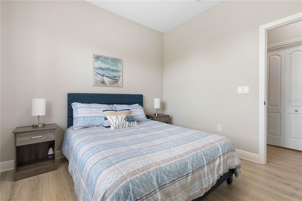 For Sale: $299,000 (2 beds, 2 baths, 1065 Square Feet)