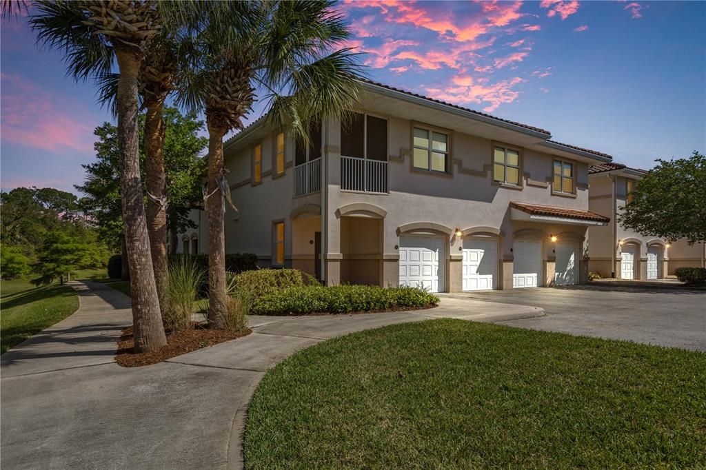 For Sale: $299,000 (2 beds, 2 baths, 1065 Square Feet)
