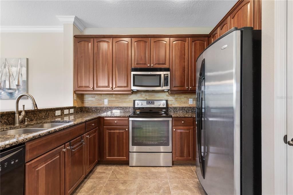 For Sale: $299,000 (2 beds, 2 baths, 1065 Square Feet)