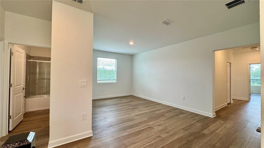 For Rent: $5,400 (6 beds, 5 baths, 3275 Square Feet)
