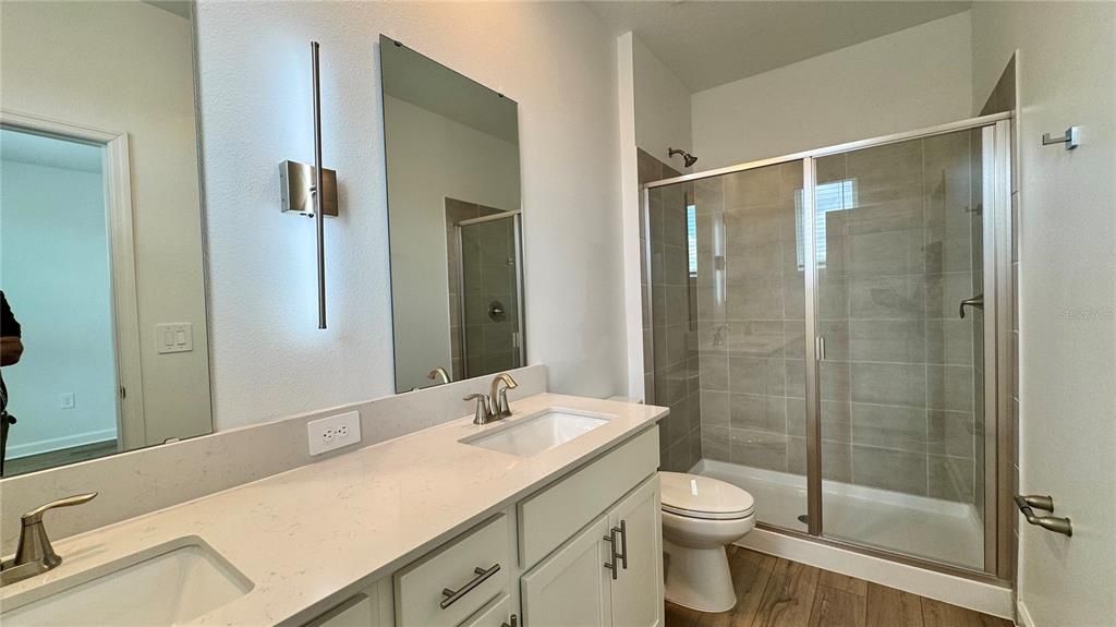 For Rent: $5,400 (6 beds, 5 baths, 3275 Square Feet)
