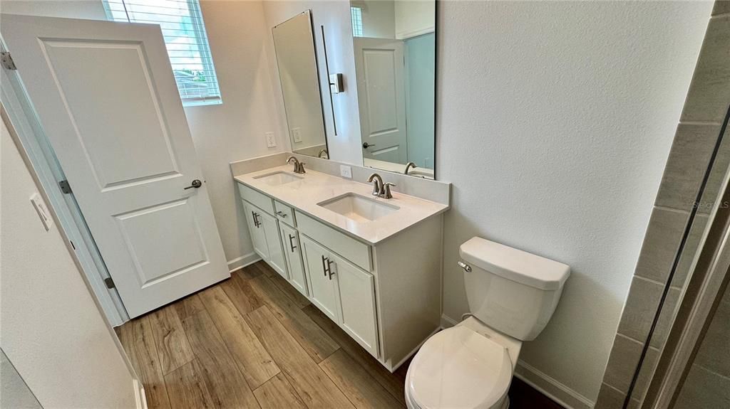 For Rent: $5,400 (6 beds, 5 baths, 3275 Square Feet)
