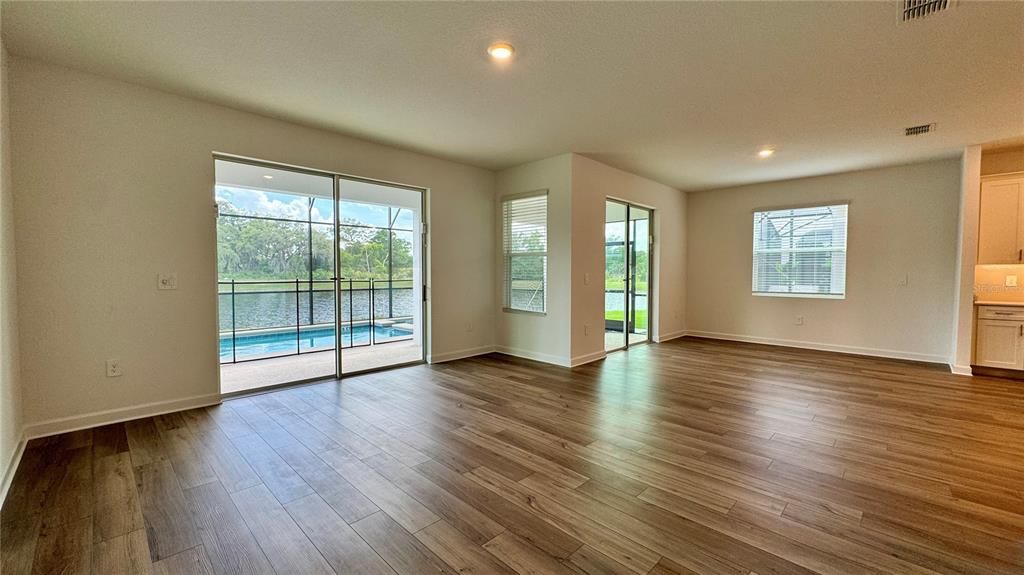 For Rent: $5,400 (6 beds, 5 baths, 3275 Square Feet)