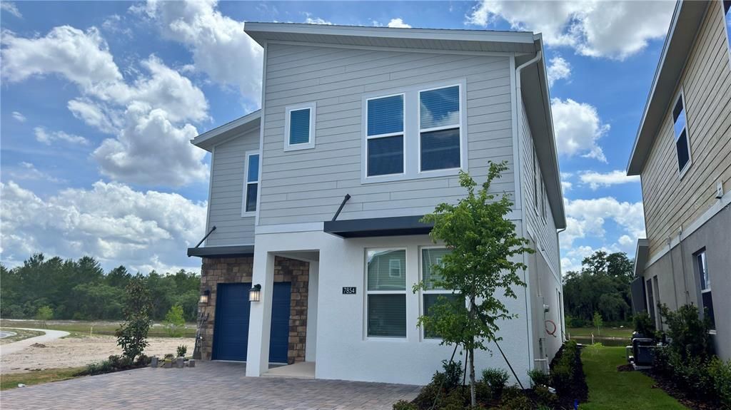 For Rent: $5,400 (6 beds, 5 baths, 3275 Square Feet)