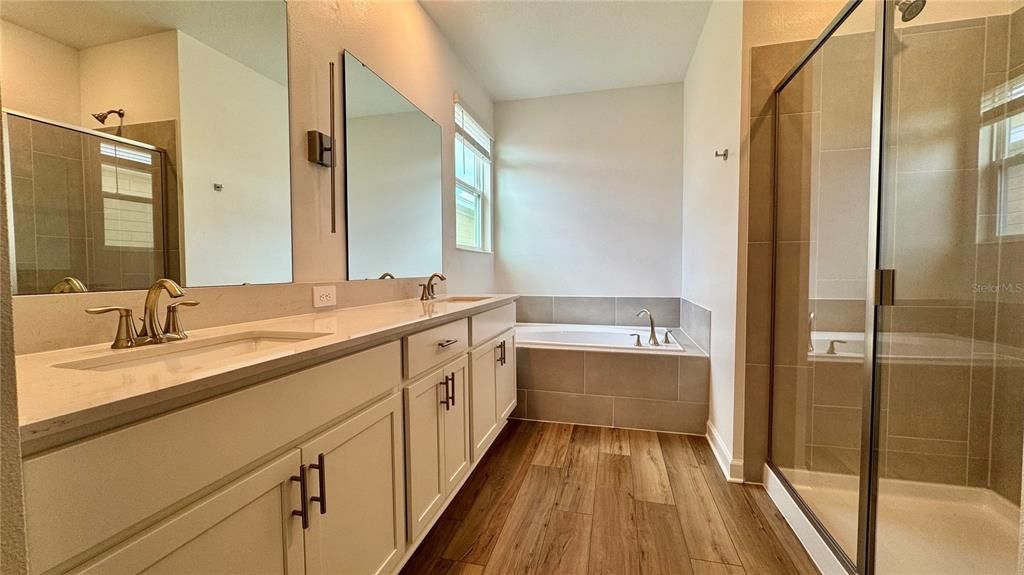 For Rent: $5,400 (6 beds, 5 baths, 3275 Square Feet)