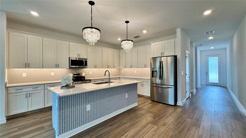 For Rent: $5,400 (6 beds, 5 baths, 3275 Square Feet)
