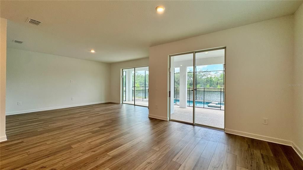 For Rent: $5,400 (6 beds, 5 baths, 3275 Square Feet)