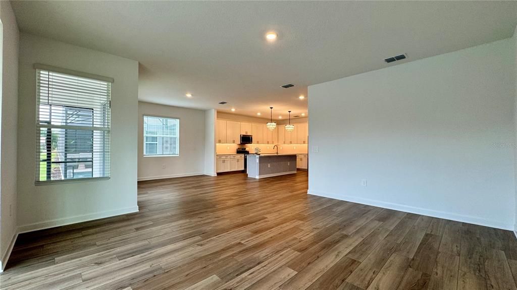 For Rent: $5,400 (6 beds, 5 baths, 3275 Square Feet)