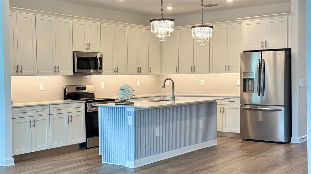 For Rent: $5,400 (6 beds, 5 baths, 3275 Square Feet)