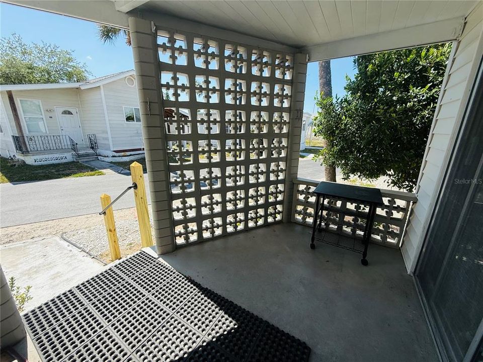 For Rent: $1,200 (1 beds, 1 baths, 570 Square Feet)