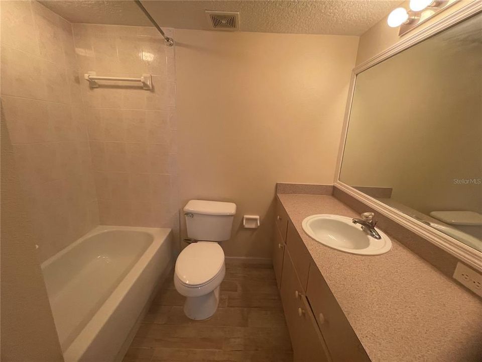 For Rent: $1,300 (2 beds, 2 baths, 800 Square Feet)
