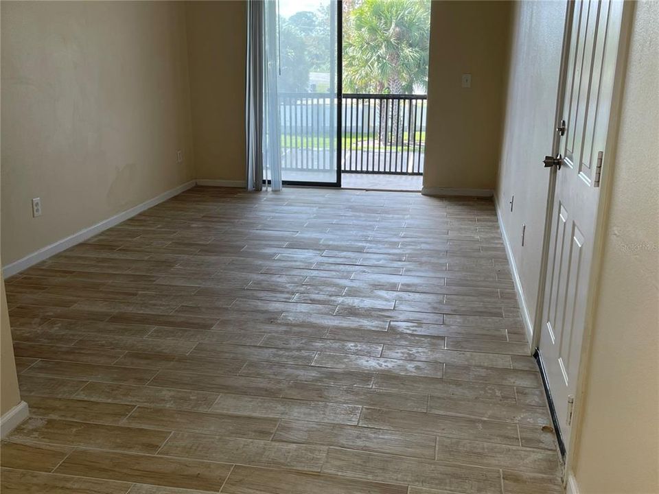 For Rent: $1,300 (2 beds, 2 baths, 800 Square Feet)