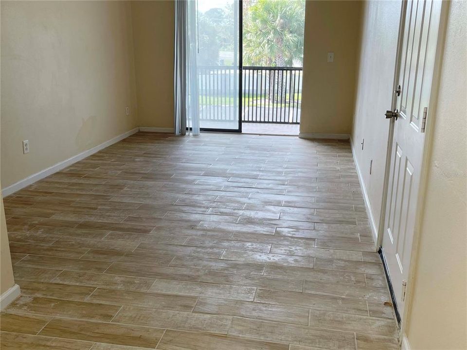 For Rent: $1,300 (2 beds, 2 baths, 800 Square Feet)