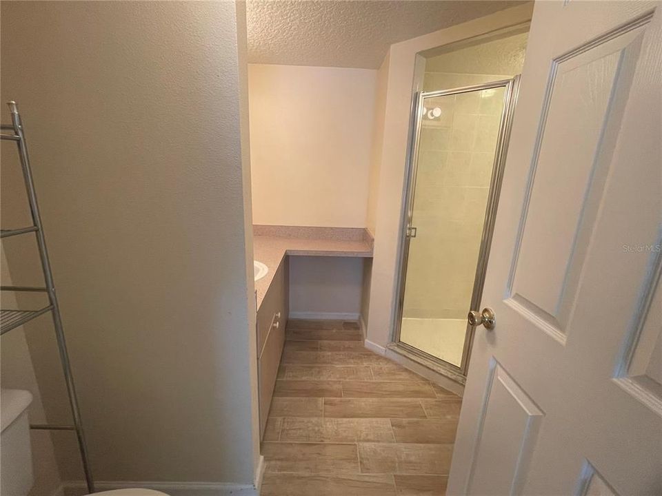 For Rent: $1,300 (2 beds, 2 baths, 800 Square Feet)