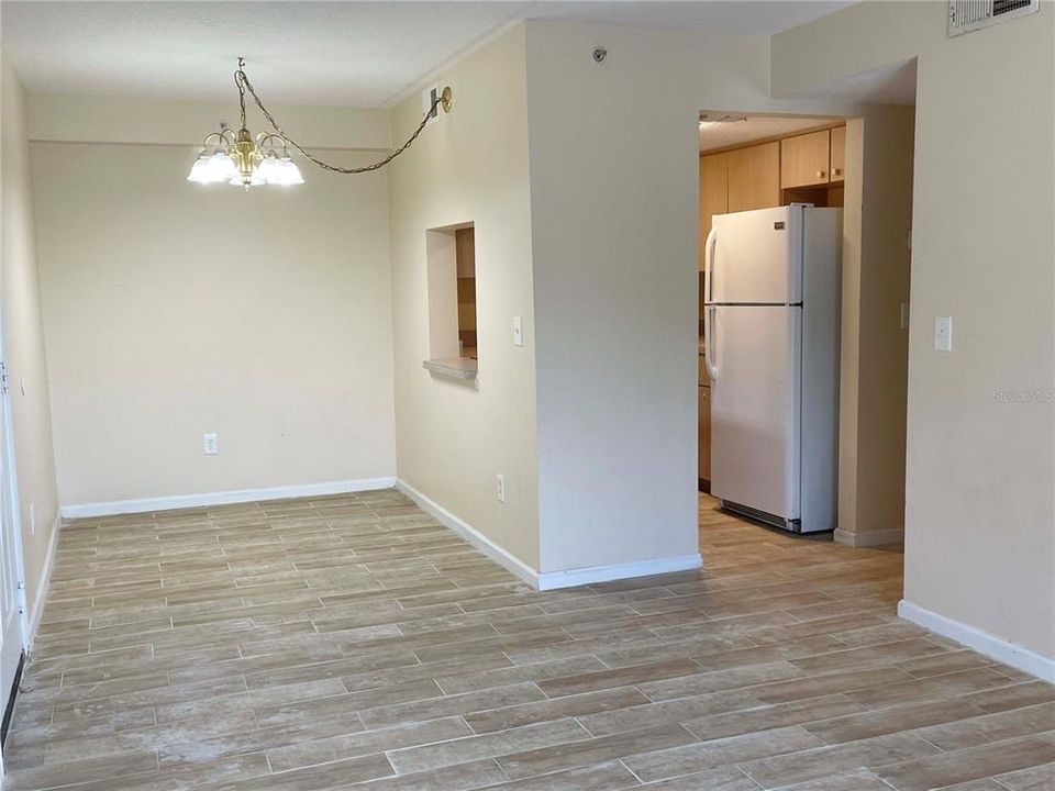For Rent: $1,300 (2 beds, 2 baths, 800 Square Feet)