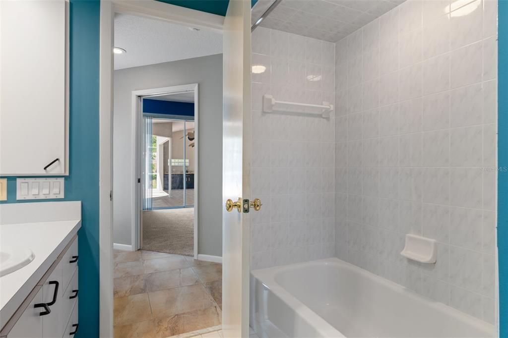 Active With Contract: $340,000 (3 beds, 3 baths, 2305 Square Feet)