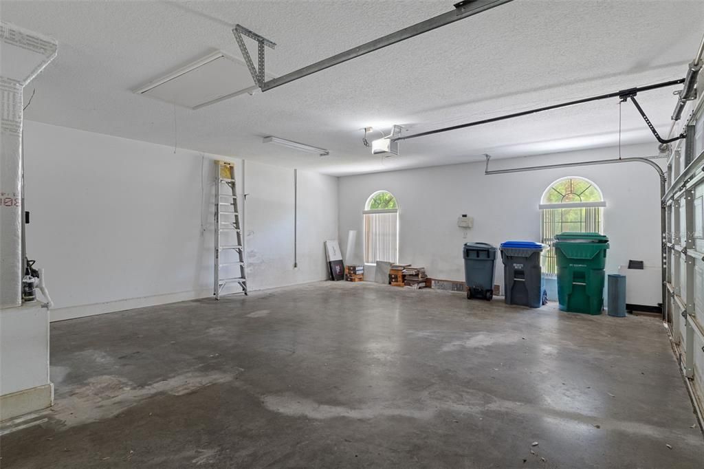 Active With Contract: $340,000 (3 beds, 3 baths, 2305 Square Feet)