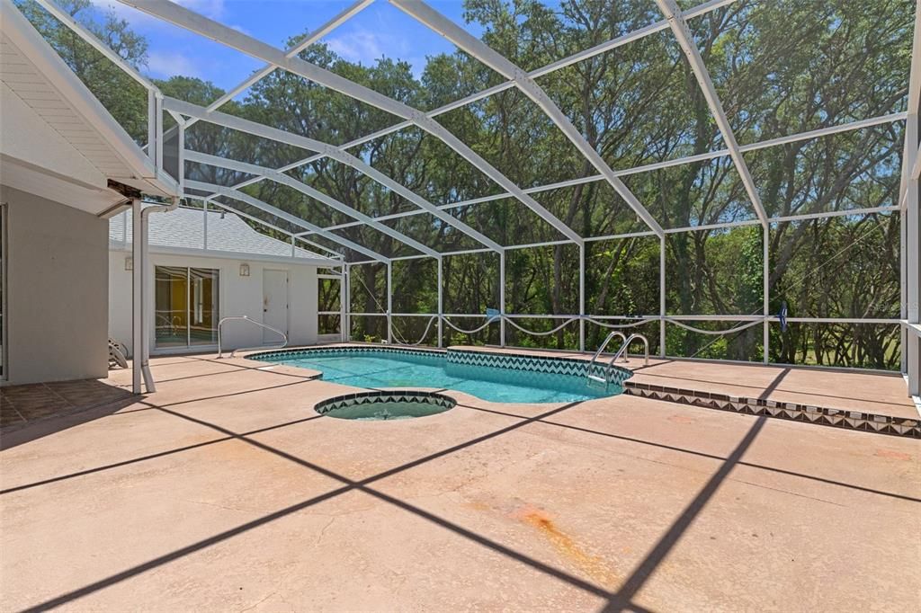 Active With Contract: $340,000 (3 beds, 3 baths, 2305 Square Feet)