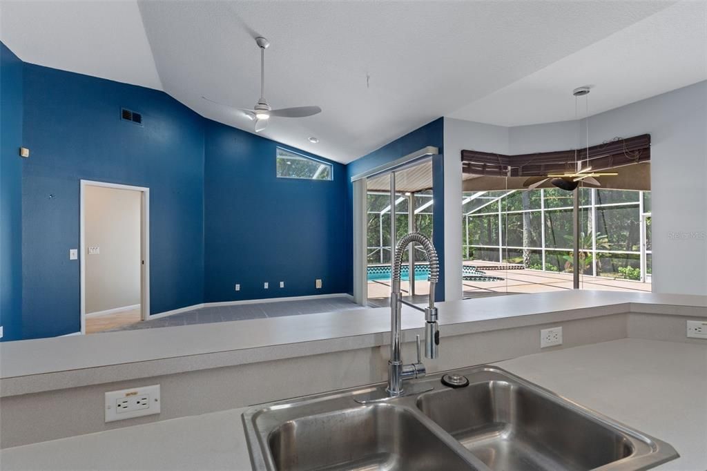 Active With Contract: $340,000 (3 beds, 3 baths, 2305 Square Feet)
