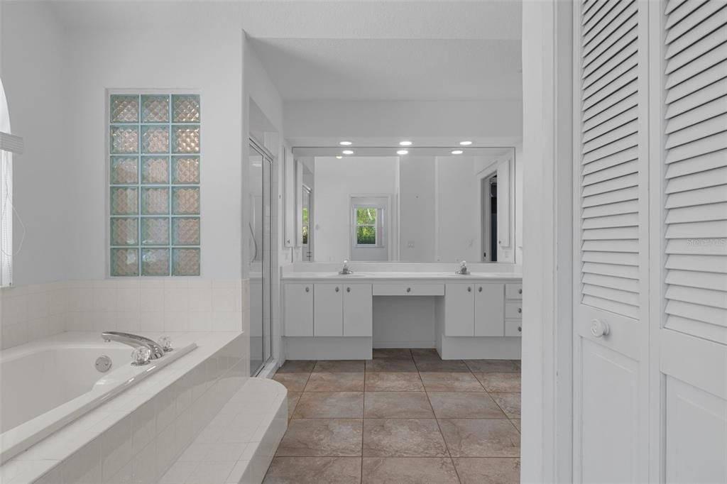 Active With Contract: $340,000 (3 beds, 3 baths, 2305 Square Feet)