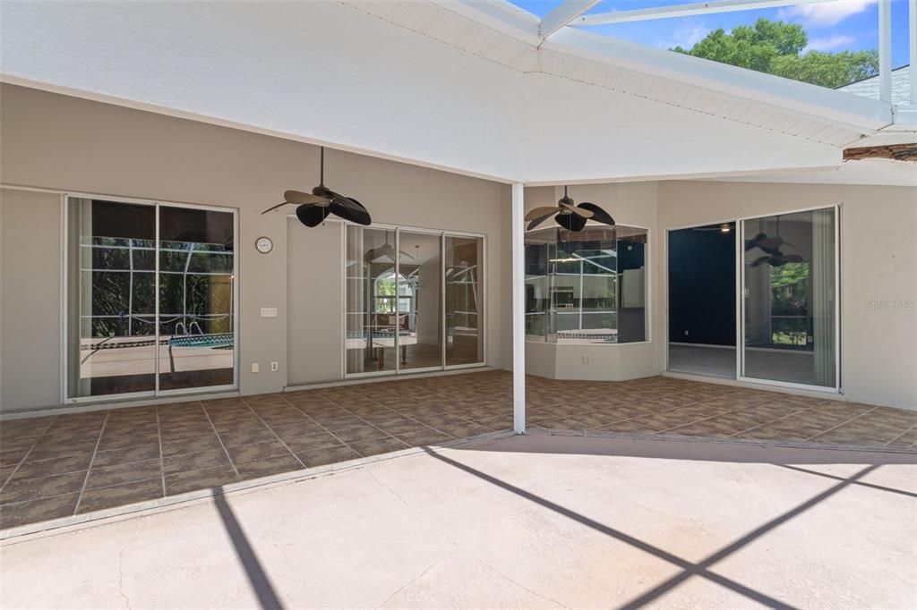 Active With Contract: $340,000 (3 beds, 3 baths, 2305 Square Feet)
