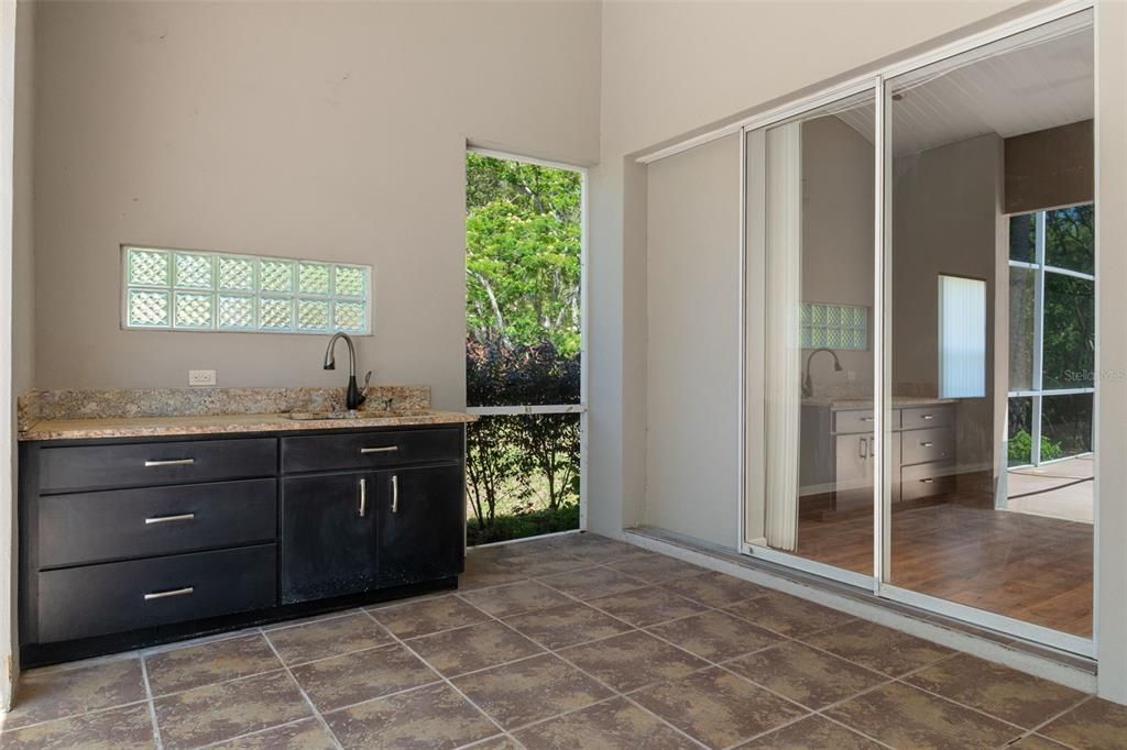 Active With Contract: $340,000 (3 beds, 3 baths, 2305 Square Feet)