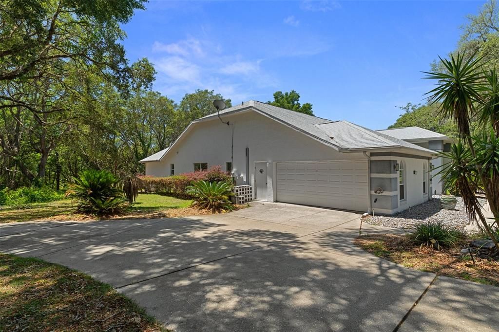 Active With Contract: $340,000 (3 beds, 3 baths, 2305 Square Feet)