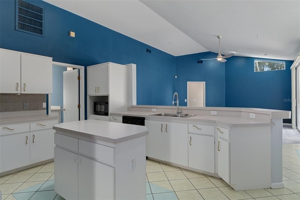 Active With Contract: $340,000 (3 beds, 3 baths, 2305 Square Feet)