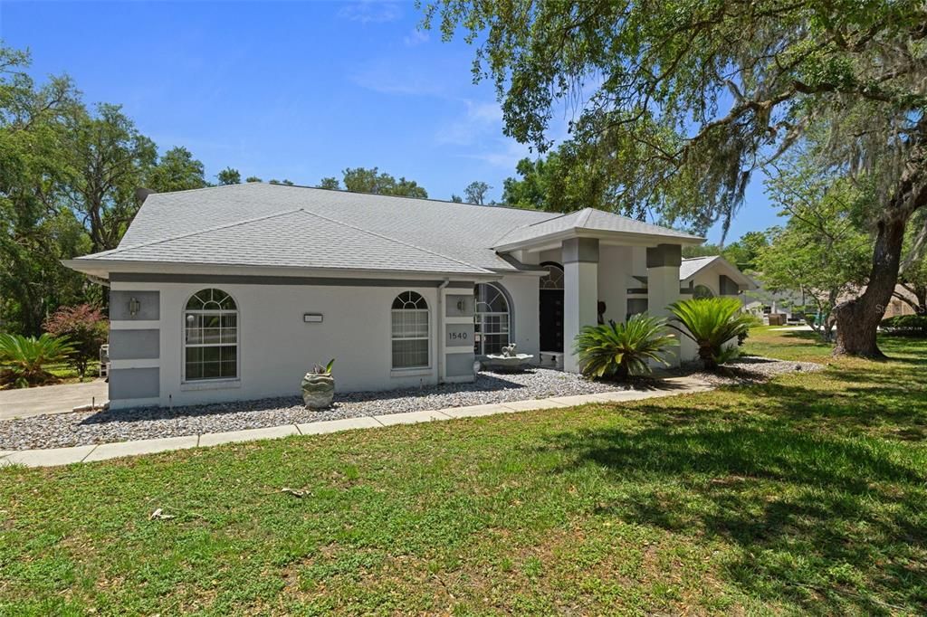 Active With Contract: $340,000 (3 beds, 3 baths, 2305 Square Feet)