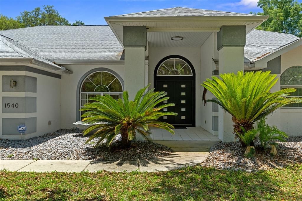 Active With Contract: $340,000 (3 beds, 3 baths, 2305 Square Feet)