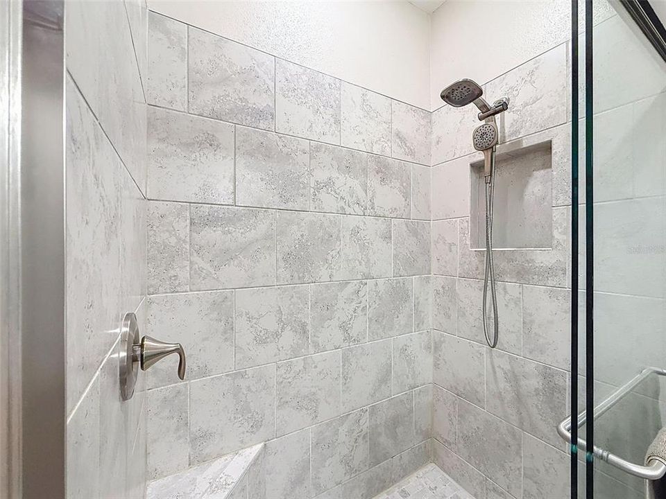 На продажу: $399,990 (2 спален, 2 ванн, 1968 Квадратных фут)
