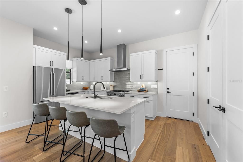 En Venta: $899,000 (3 camas, 2 baños, 1884 Pies cuadrados)