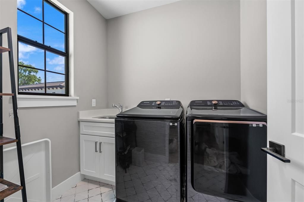 En Venta: $899,000 (3 camas, 2 baños, 1884 Pies cuadrados)