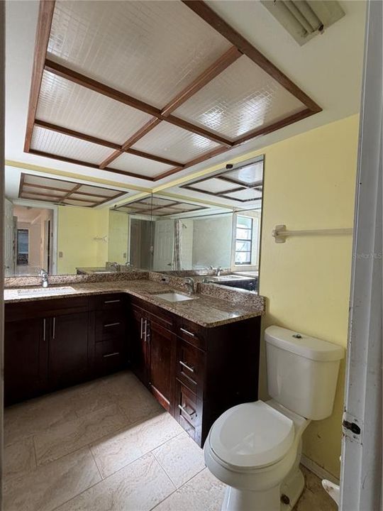 Под контрактом: $245,000 (3 спален, 2 ванн, 1901 Квадратных фут)
